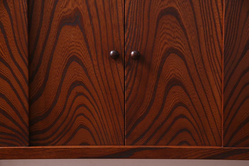 アンティーク家具　昭和期　ケヤキ材　迫力のある杢目が魅力的な朝鮮棚(飾り棚)