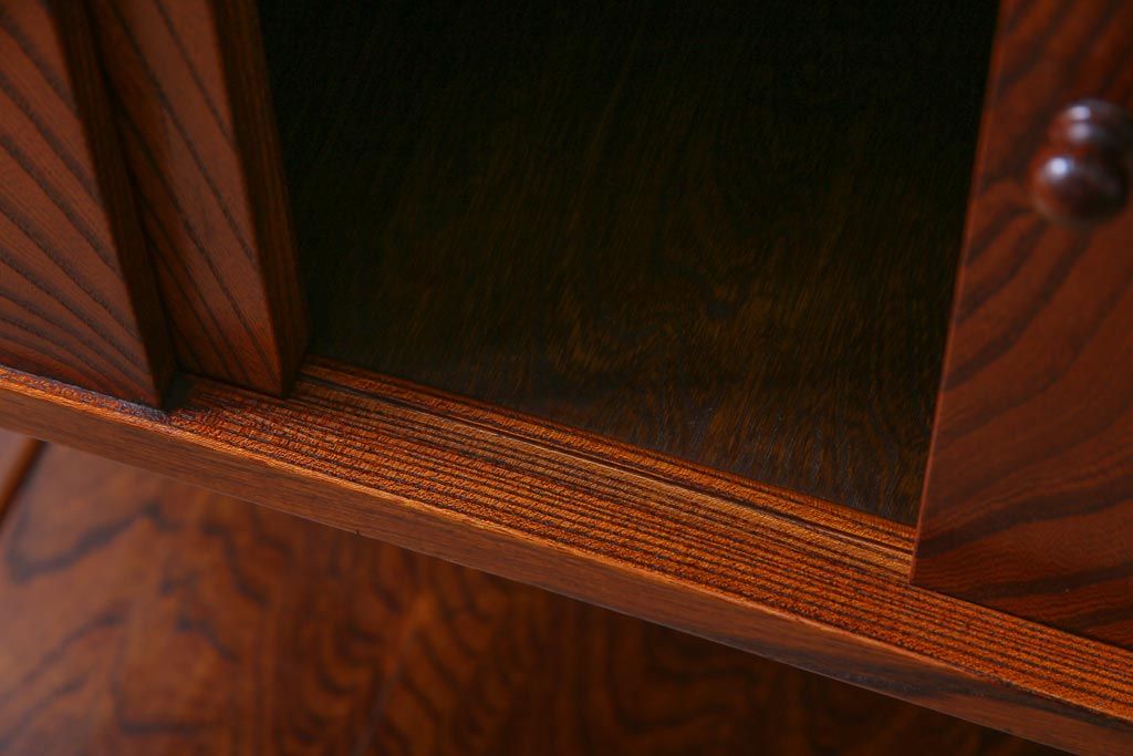 アンティーク家具　昭和期　ケヤキ材　迫力のある杢目が魅力的な朝鮮棚(飾り棚)