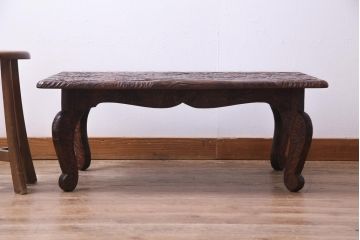 中古　伝統工芸　日光彫り　あふれるような草花の彫りが華やかなセンターテーブル(サイドテーブル、花台)