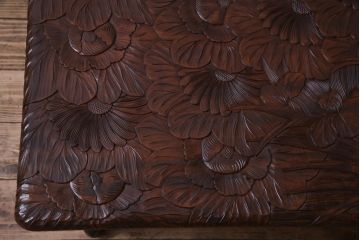 中古　伝統工芸　日光彫り　あふれるような草花の彫りが華やかなセンターテーブル(サイドテーブル、花台)
