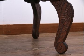 中古　伝統工芸　日光彫り　あふれるような草花の彫りが華やかなセンターテーブル(サイドテーブル、花台)