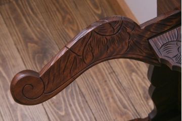 中古　伝統工芸　日光彫り　あふれるような草花の彫りが華やかなセンターテーブル(サイドテーブル、花台)