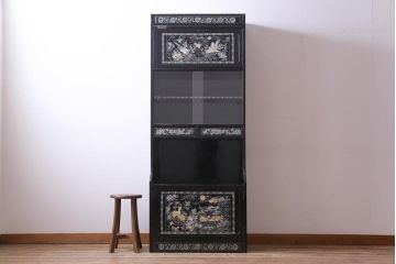 中古　韓国　螺鈿細工　高級品　華やかな意匠が存在感を放つ飾り棚(収納棚)(定価約80万円)