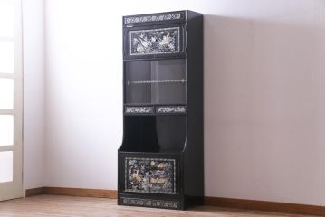 中古　韓国　螺鈿細工　高級品　華やかな意匠が存在感を放つ飾り棚(収納棚)(定価約80万円)