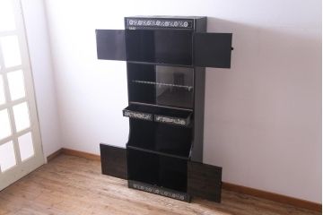 中古　韓国　螺鈿細工　高級品　華やかな意匠が存在感を放つ飾り棚(収納棚)(定価約80万円)
