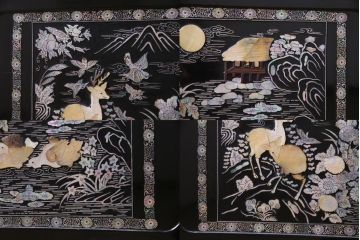 中古　韓国　螺鈿細工　高級品　華やかな意匠が存在感を放つ飾り棚(収納棚)(定価約80万円)