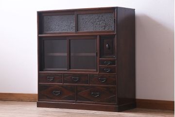 アンティーク家具　和製アンティーク　上手物!　ケヤキ・黒柿材　引き出しのデザインが珍しい戸棚(茶箪笥、収納棚)