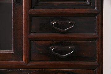 アンティーク家具　和製アンティーク　上手物!　ケヤキ・黒柿材　引き出しのデザインが珍しい戸棚(茶箪笥、収納棚)