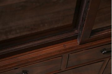 アンティーク家具　和製アンティーク　上手物!　ケヤキ・黒柿材　引き出しのデザインが珍しい戸棚(茶箪笥、収納棚)