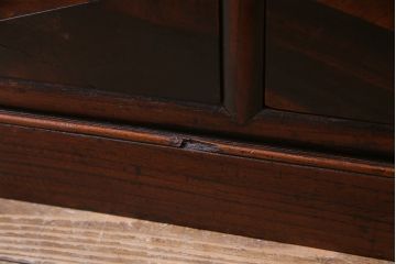 アンティーク家具　和製アンティーク　上手物!　ケヤキ・黒柿材　引き出しのデザインが珍しい戸棚(茶箪笥、収納棚)