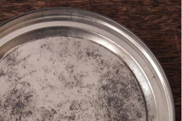 アンティーク雑貨　イギリスビンテージ　ビビットな色合いが可愛らしいティン缶(ブリキ缶、ビスケット缶)