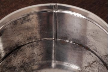 アンティーク雑貨　イギリスビンテージ　ビビットな色合いが可愛らしいティン缶(ブリキ缶、ビスケット缶)