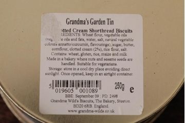 アンティーク雑貨　イギリスビンテージ　Grandma Wild's(グランマ・ワイルド)　淡い色合いが愛らしいティン缶(ブリキ缶、ビスケット缶)