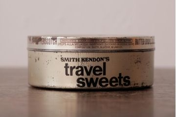 アンティーク雑貨　イギリスビンテージ　Smith Kendon　バタースコッチのティン缶(キャンディー缶)