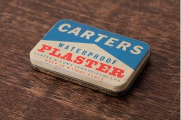 アンティーク雑貨　ビンテージ　Carter and Sons　レトロな色合いの絆創膏のティン缶(ブリキ缶)