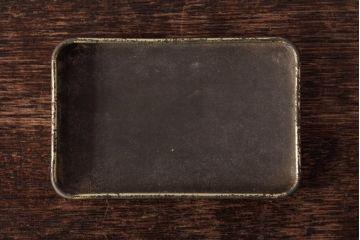 アンティーク雑貨　ビンテージ　Carter and Sons　レトロな色合いの絆創膏のティン缶(ブリキ缶)