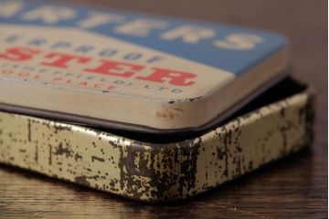 アンティーク雑貨　ビンテージ　Carter and Sons　レトロな色合いの絆創膏のティン缶(ブリキ缶)