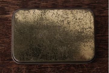 アンティーク雑貨　ビンテージ　Carter and Sons　レトロな色合いの絆創膏のティン缶(ブリキ缶)