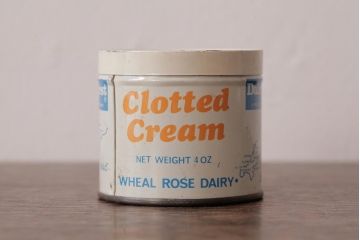 アンティーク雑貨　イギリスビンテージ　Dairy Crest　クロテッドクリームの缶(ティン缶、ブリキ缶)