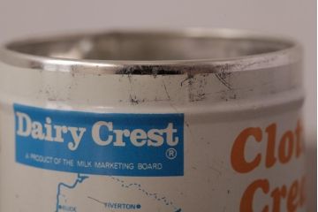 アンティーク雑貨　イギリスビンテージ　Dairy Crest　クロテッドクリームの缶(ティン缶、ブリキ缶)