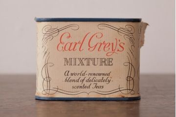アンティーク雑貨　イギリスビンテージ　クラシカルな雰囲気漂う紅茶のティン缶(ブリキ缶)