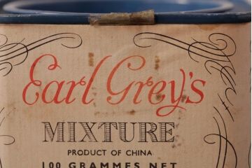 アンティーク雑貨　イギリスビンテージ　クラシカルな雰囲気漂う紅茶のティン缶(ブリキ缶)