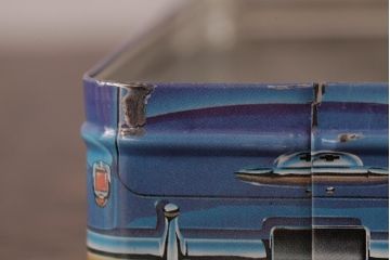 アンティーク雑貨　イギリスビンテージ　IAN LOGAN(イアン・ローガン)　CARLECTABLES　車の形のティン缶(ブリキ缶)