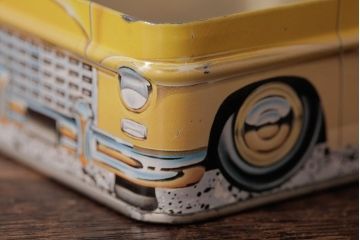 アンティーク雑貨　イギリスビンテージ　IAN LOGAN(イアン・ローガン)　TAXI 車の形のティン缶(ブリキ缶)