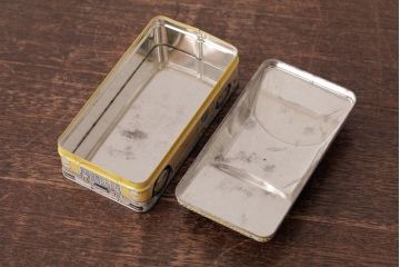 アンティーク雑貨　イギリスビンテージ　IAN LOGAN(イアン・ローガン)　TAXI 車の形のティン缶(ブリキ缶)