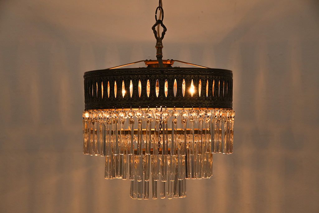 【美品】フランスアンティーク ガラスドロップ付 3灯シャンデリア 電球付3131 お部屋の隅に飾ると素敵な3灯シャンデリア（直径33cm