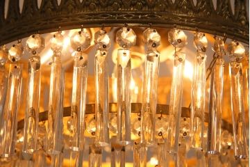 フランス製　細かな意匠が美しいガラスドロップシャンデリア(3灯、天井照明、吊り下げ照明)