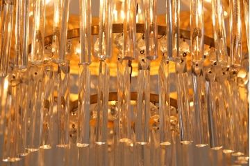 フランス製　細かな意匠が美しいガラスドロップシャンデリア(3灯、天井照明、吊り下げ照明)