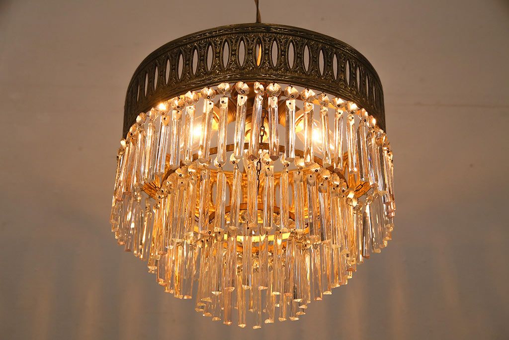 フランス製　細かな意匠が美しいガラスドロップシャンデリア(3灯、天井照明、吊り下げ照明)