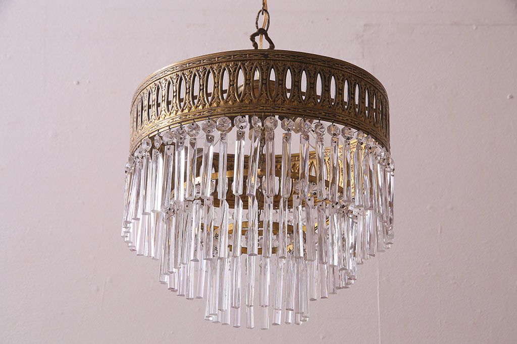 フランス製　細かな意匠が美しいガラスドロップシャンデリア(3灯、天井照明、吊り下げ照明)