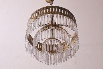 フランス製　細かな意匠が美しいガラスドロップシャンデリア(3灯、天井照明、吊り下げ照明)