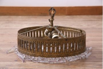 フランス製　細かな意匠が美しいガラスドロップシャンデリア(3灯、天井照明、吊り下げ照明)