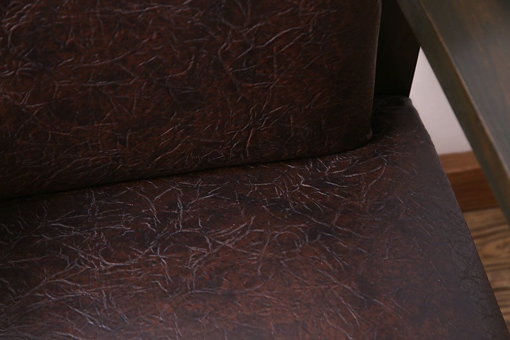 レトロ家具　ビンテージ　レトロな味わいを醸し出すアームソファ(1人掛けソファ)(1)