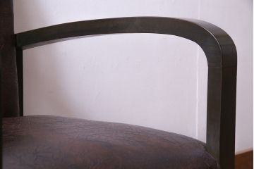 レトロ家具　ビンテージ　レトロな味わいを醸し出すアームソファ(1人掛けソファ)(3)