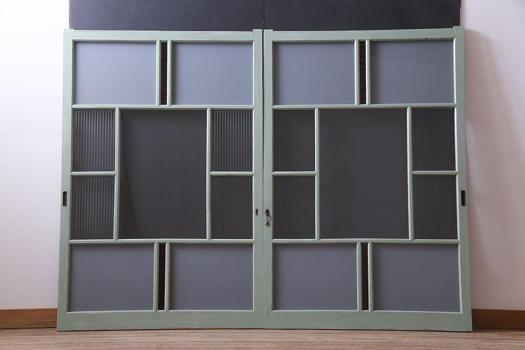 ペイント建具　赤い色ガラスがアクセントのフレンチシャビーなガラス戸2枚セット(窓、引戸)