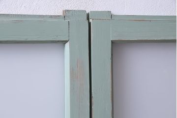 ペイント建具　赤い色ガラスがアクセントのフレンチシャビーなガラス戸2枚セット(窓、引戸)