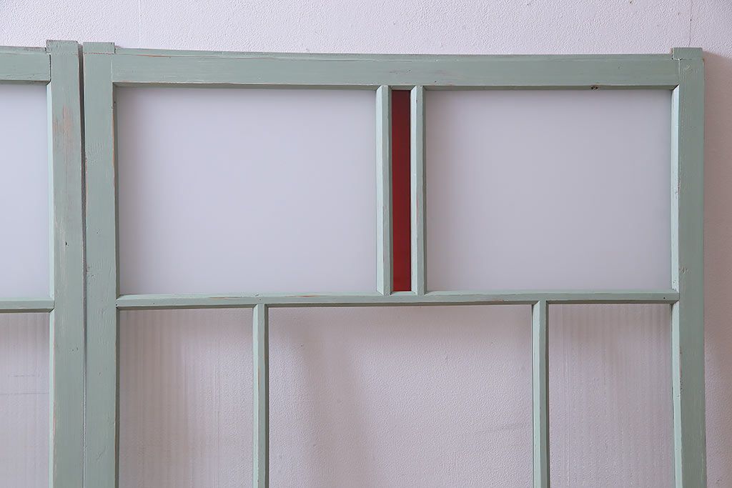 ペイント建具　赤い色ガラスがアクセントのフレンチシャビーなガラス戸2枚セット(窓、引戸)