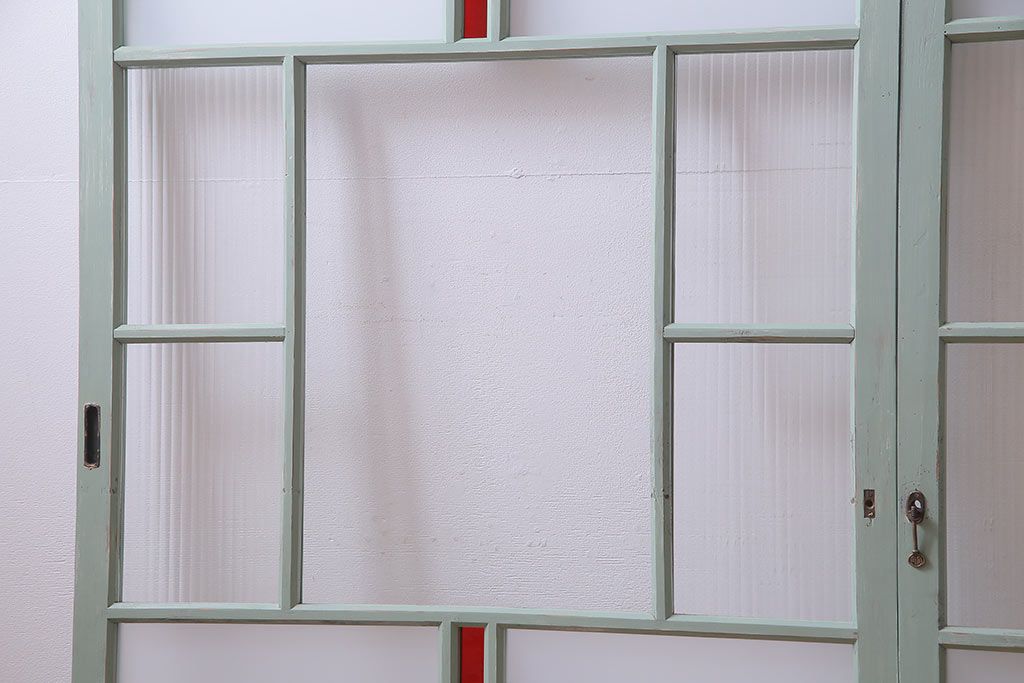 ペイント建具　赤い色ガラスがアクセントのフレンチシャビーなガラス戸2枚セット(窓、引戸)