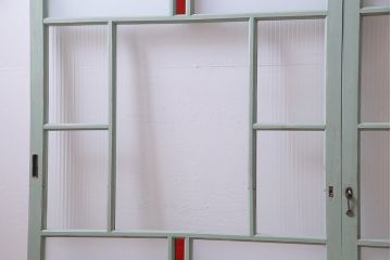 ペイント建具　赤い色ガラスがアクセントのフレンチシャビーなガラス戸2枚セット(窓、引戸)