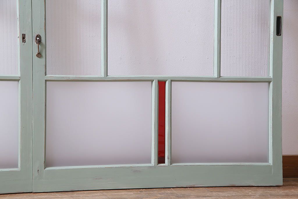 ペイント建具　赤い色ガラスがアクセントのフレンチシャビーなガラス戸2枚セット(窓、引戸)