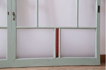 ペイント建具　赤い色ガラスがアクセントのフレンチシャビーなガラス戸2枚セット(窓、引戸)