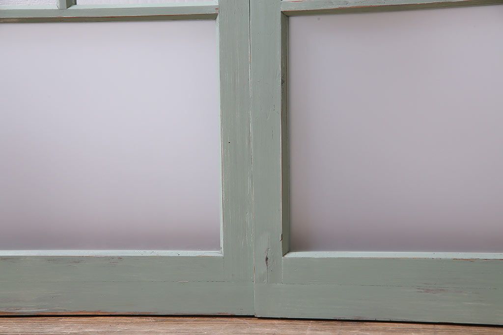 ペイント建具　赤い色ガラスがアクセントのフレンチシャビーなガラス戸2枚セット(窓、引戸)