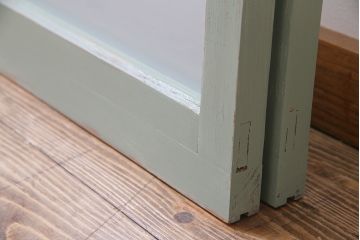 ペイント建具　赤い色ガラスがアクセントのフレンチシャビーなガラス戸2枚セット(窓、引戸)