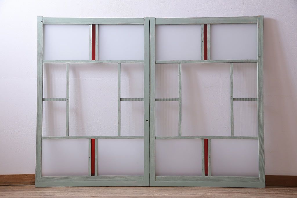 ペイント建具　赤い色ガラスがアクセントのフレンチシャビーなガラス戸2枚セット(窓、引戸)