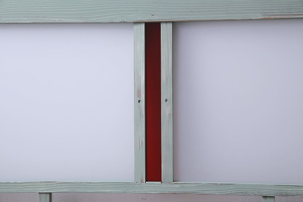 ペイント建具　赤い色ガラスがアクセントのフレンチシャビーなガラス戸2枚セット(窓、引戸)