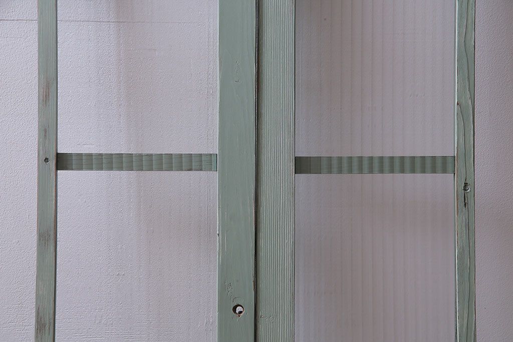 ペイント建具　赤い色ガラスがアクセントのフレンチシャビーなガラス戸2枚セット(窓、引戸)